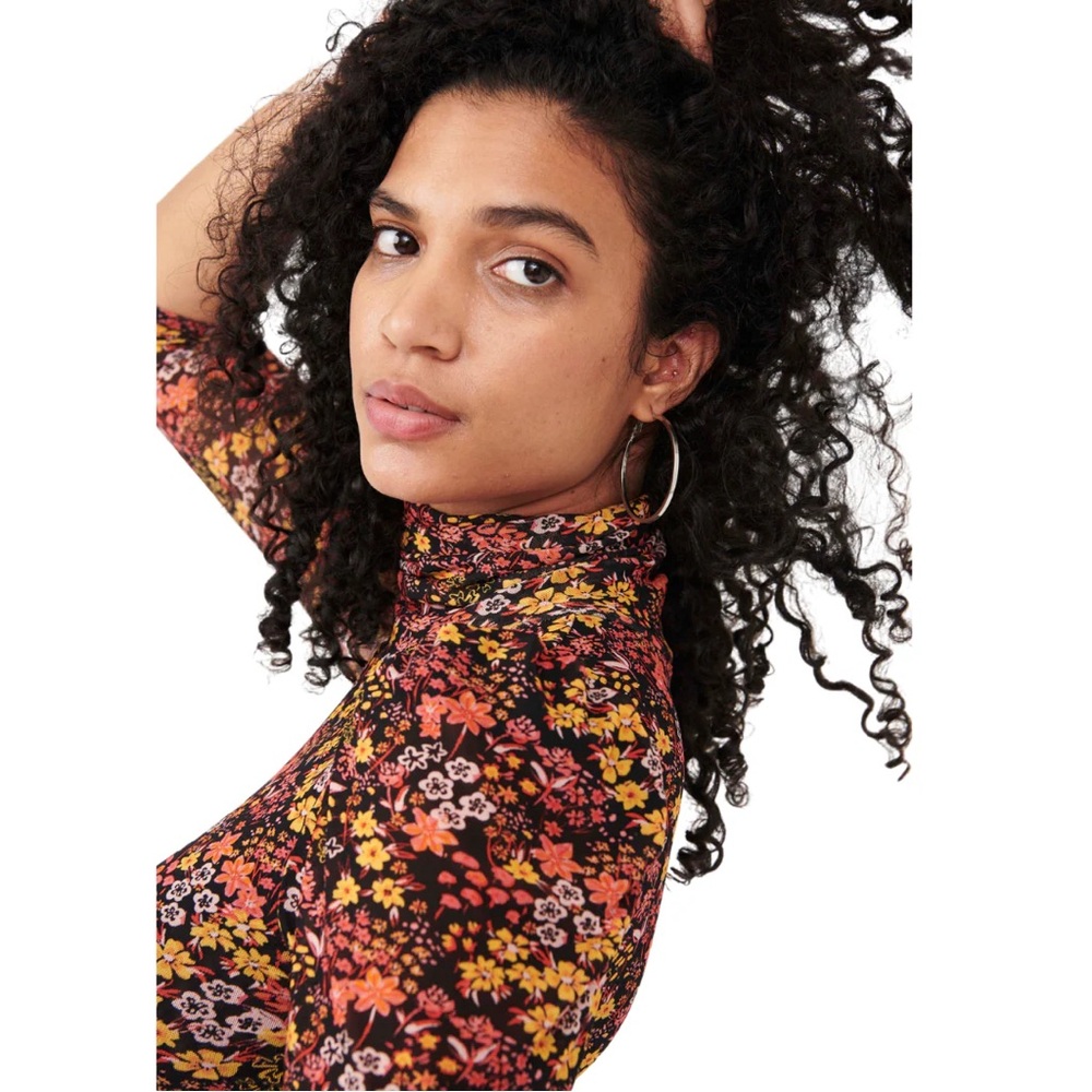 Free People Gather Tee in Twyla Ditsy Floral Size L
